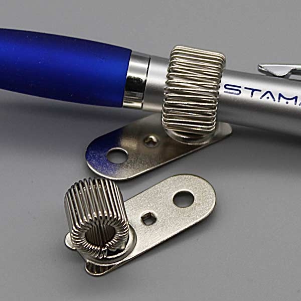 Stifthalter aus Metall, mit flexibler Schlaufe, zum Einnieten, drehbar