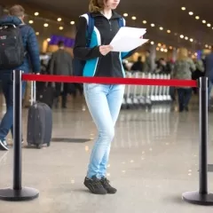 Gurtpfosten schwarz, roter Gurt