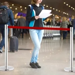 Gurtpfosten verchromt, roter Gurt